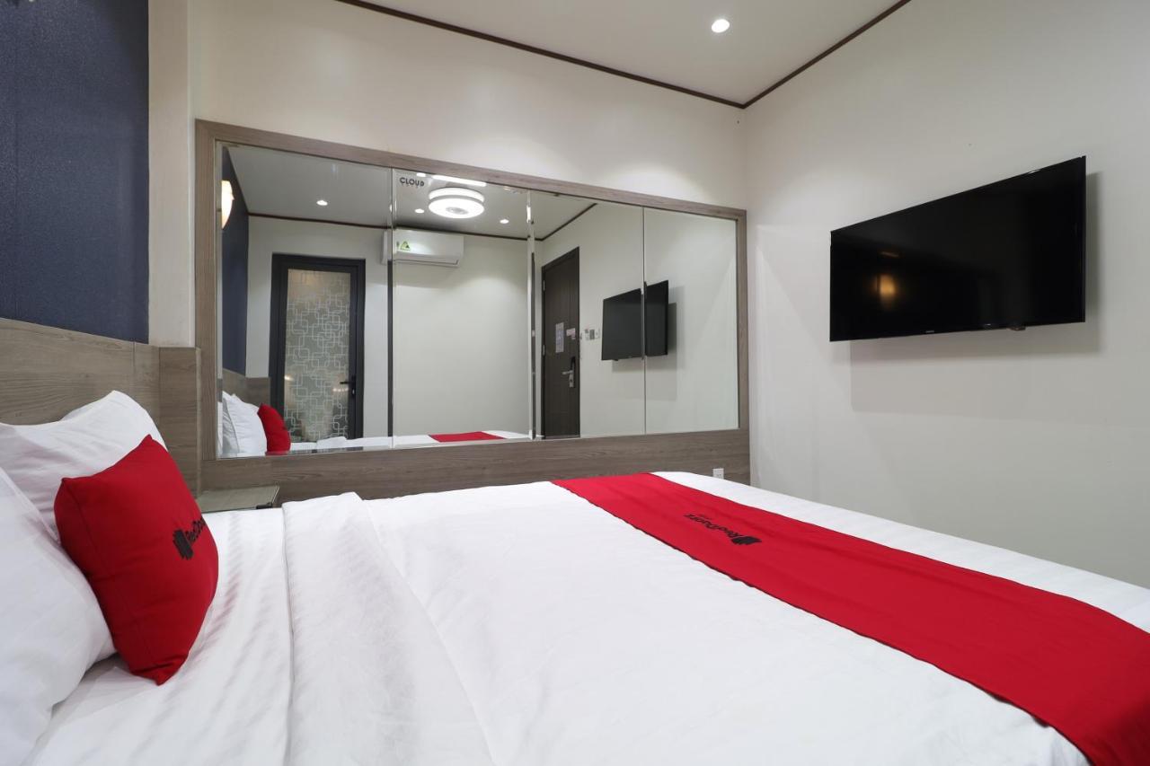 Reddoorz Plus & Cloud 9 Quang Trung Hotel Ho Chi Minh City Exterior photo